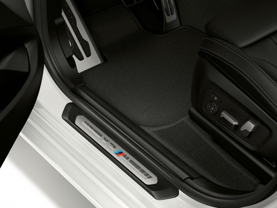 Детали интерьера BMW X3 M (F97) 2019 года  (WW) (фото 5 из 6)